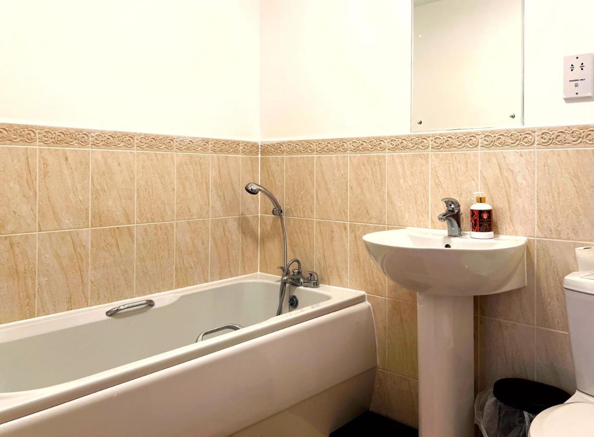 Retro Seaside Apt With Patio Apartman Swansea Kültér fotó