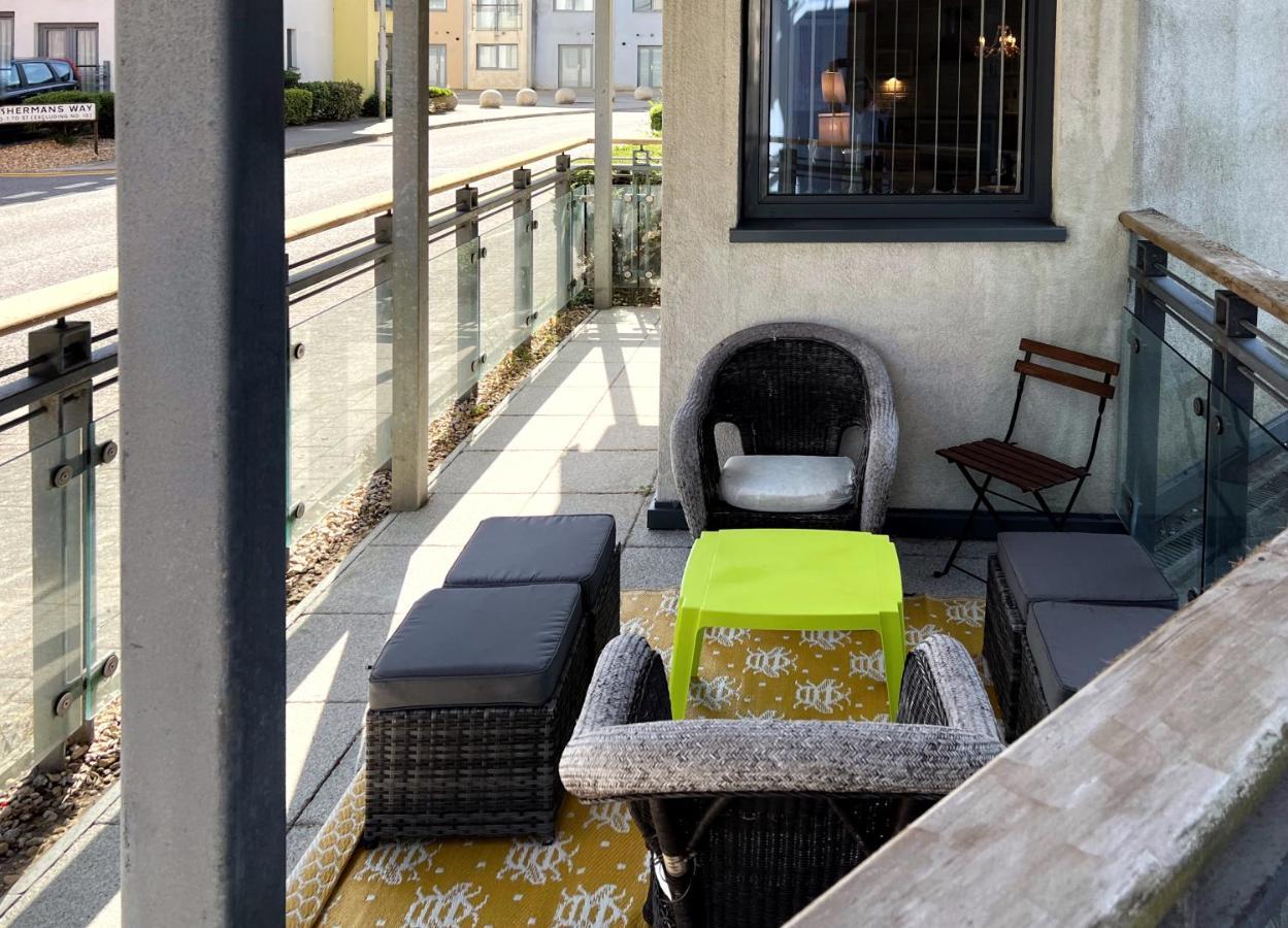 Retro Seaside Apt With Patio Apartman Swansea Kültér fotó