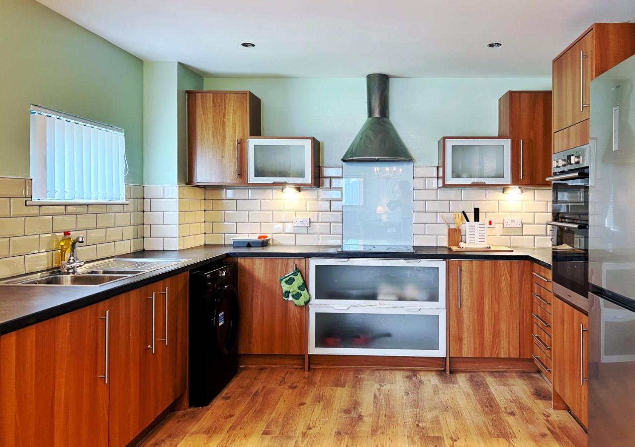 Retro Seaside Apt With Patio Apartman Swansea Kültér fotó
